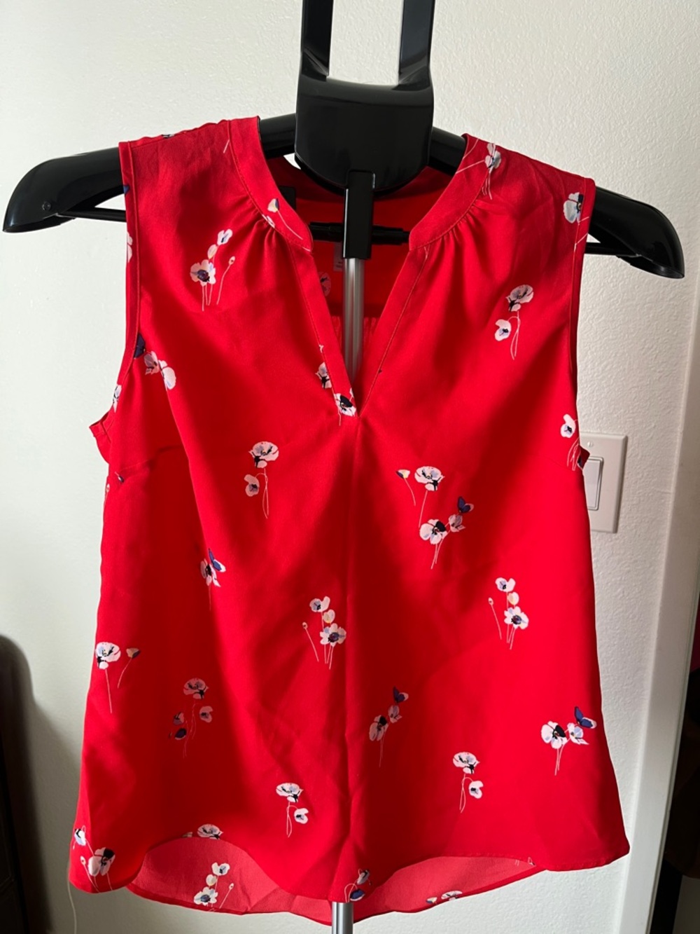 Charter Club Red Floral Sleeveless V-Neck Shell Top - Picture 3 of 4